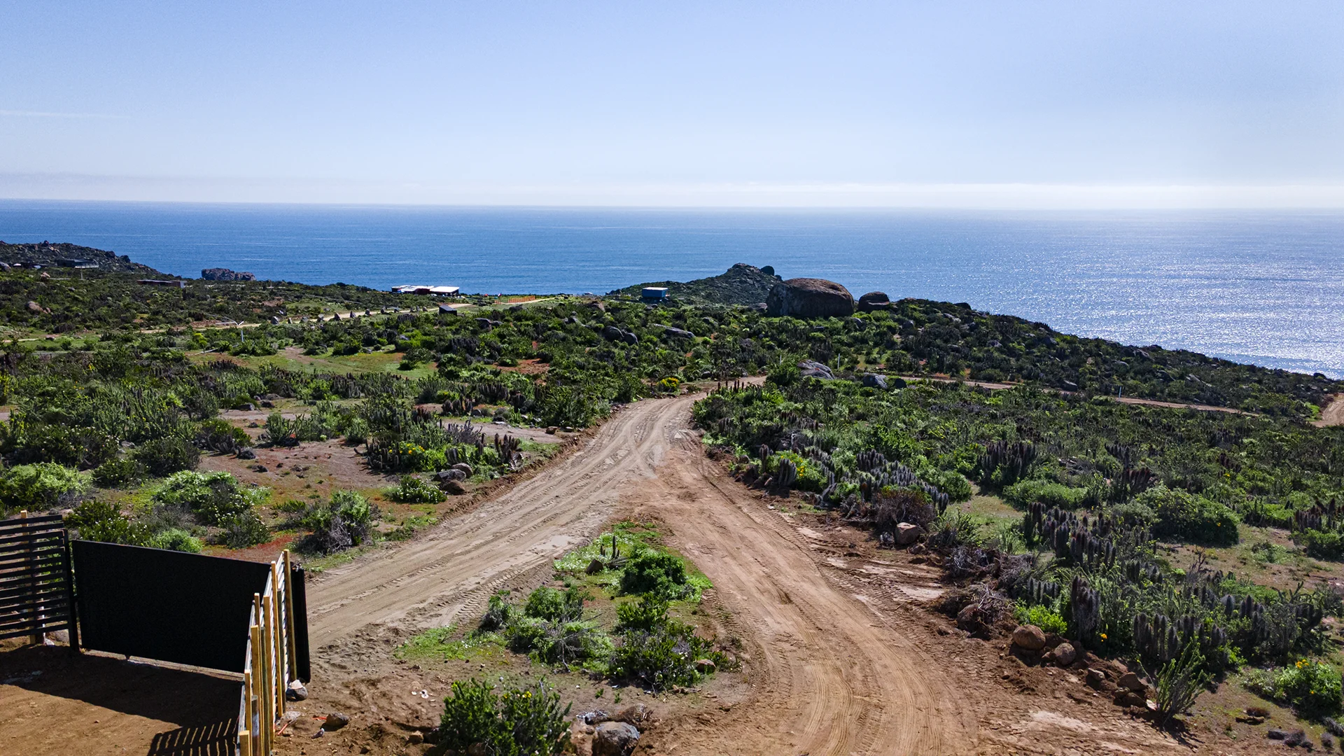 Portón de acceso a la Parcelación Praderas del Arrayán, Coquimbo